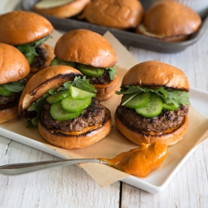 mini asian burgers with gochujang mayo