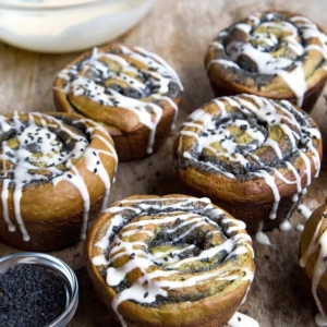 Matcha Black Sesame Rolls